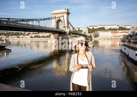 Frau in Budapest reisen Stockfoto