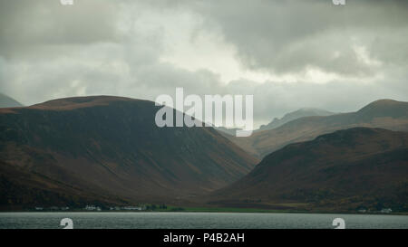 Der runde Turm von Newark Castle durch die Clyde in Port Glasgow, Schottland Stockfoto