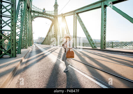 Frau in Budapest reisen Stockfoto