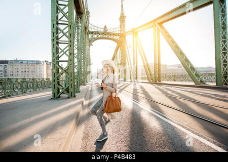 Frau in Budapest reisen Stockfoto