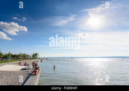 Illmitz, öffentliche Strandbad Lido, Neusiedler See (Neusiedler See), Schwimmer, Segelboot, Sonnenanbeter, Nationalpark Neusiedler See-Seewinkel, Burgenland, Österreich Stockfoto