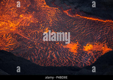 Luftaufnahme von Lava und Federn. August 29, 2014 ein Riss Eruption in Holuhraun am nördlichen Ende der Magma Intrusion, welche nach Norden verschoben hatte, von der Bardarbunga Vulkan gestartet. Ist ein stratovulkan Bardarbunga unter dem Vatnajökull, Islands größten Gletscher entfernt. Bild Date-Sept. 28, 2014 Stockfoto