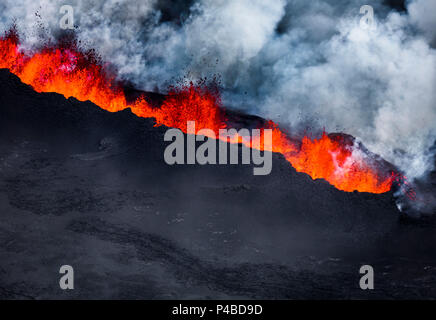 Vulkanausbruch in der Bardarbunga Holuhraun Riss in der Nähe von Vulkan, Island. August 29, 2014 ein Riss Eruption in Holuhraun am nördlichen Ende der Magma Intrusion, welche nach Norden verschoben hatte, von der Bardarbunga Vulkan gestartet. Bild Date-Sept. 1, 2014 Stockfoto