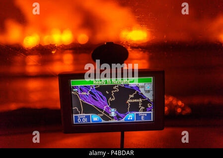 GPS mit dem Holuhraun Riss Eruption im Hintergrund, im Norden Islands. August 29, 2014 ein Riss Eruption in Holuhraun am nördlichen Ende der Magma Intrusion, welche nach Norden verschoben hatte, von der Bardarbunga Vulkan gestartet. Bild Date-Sept. 2, 2014 Stockfoto