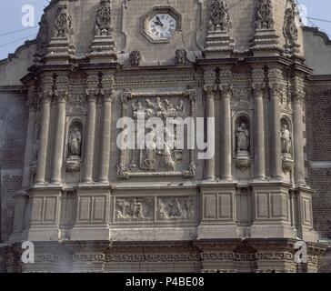 FACHADA DE LA ANTIGUA BASILIKA DE GUADALLUPE CONSTRUCCION DE 1695-1709. Autor: Pedro de Arrieta (d. 1738). Lage: Die Villa Guadalupe, Mexiko Stadt. Stockfoto