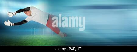 Fußball-Torwart in der Nähe von Ziel speichern mit Übergang Stockfoto