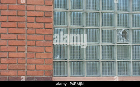 Zerbrochenes Glasfenster Stockfoto