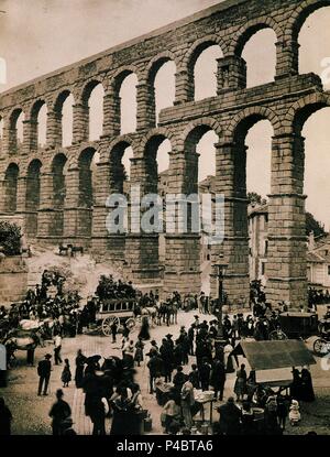 SALIDA DE DILIGENCIA BAJO ACUEDUCTO SEGOVIA - 1885. Autor: Lucien Levy (19.). Stockfoto