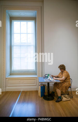 USA, District of Columbia, Washington, Reynolds Mitte für amerikanische Kunst, American Art Museum, Skulptur, Frau Essen von Duane Hanson Stockfoto