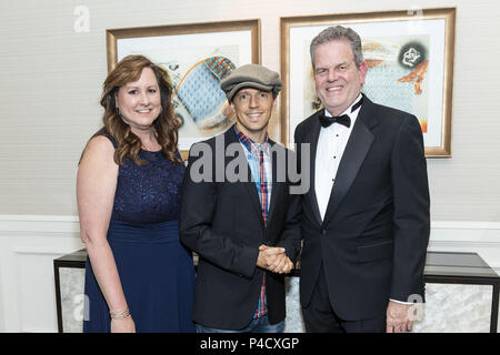Stars gemeinsam für eine magische Nacht zu helfen Kunst Bildung für unsere nächste Generation durch Josh Groban's Ihre Stiftung Light finden. Josh Groban gehostet und durchgeführt neben Grammy Gewinner Jason Mraz, der Stimme Wé McDonald, Kinder von unterstützten Programme wie die Oper Pfadfinder, Chor junger Musiker Orchester, oaktown Jazz Workshop und vieles mehr. Mit: Veronica Priem, Jason Mraz, Curtis Priem Wo: Half Moon Bay, Kalifornien, USA, wenn: 19. Mai 2018 Credit: Zeichnete Altizer/WENN.com Stockfoto