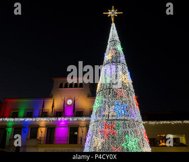 Ayuntamiento y árbol de Navidad. San Sebastián de los Reyes. Madrid. España Stockfoto