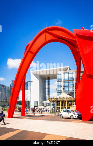 "Araignee Rouge" Skulpturen von Alexander Calder und sitzt in La Défense in Paris, Frankreich Stockfoto