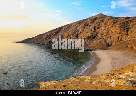 La Mina Beach am frühen Morgen in Paracas National Reserve, Peru. Hauptzweck des Reservats ist zum Schutz der marinen Ökosysteme und historische Kultur Stockfoto