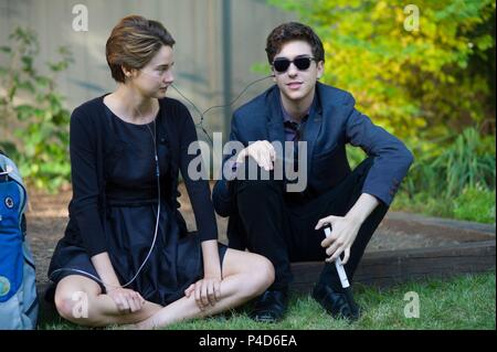 Original Film Titel: DER FEHLER IN UNSERER STARS. Englischer Titel: DER FEHLER IN UNSERER STARS. Regisseur: JOSH BOONE. Jahr: 2014. Stars: NAT WOLFF; Shailene Woodley. Credit: TEMPLE HILL ENTERTAINMEMT/Album Stockfoto