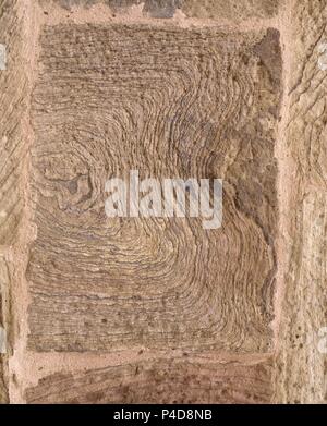 Exterieur - DET GRANITO VETEADO DEL MURO Y EROSIONADO. Lage: MONASTERIO DE SANTA MARIA, BUGEDO, Burgos, Spanien. Stockfoto