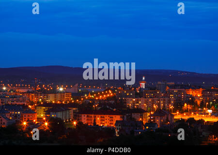 Stadtbild am späten Abend. Polen, Kielce, dem Heiligen Kreuz Berge. Stockfoto