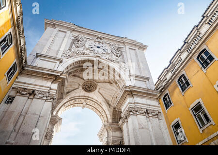 Rua Augusta Arch, Lissabon, geschossen von einem niedrigen Winkel Stockfoto