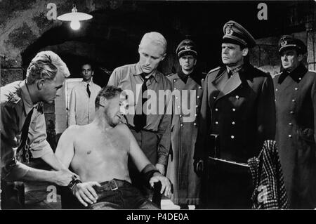 ESCENA DE LA PELICULA' LOS CAÑONES DE NAVARONE" - 1961 - Gregory Peck Y ANTHONY QUINN (EEUU). Thema: Thompson, J. LEE. Stockfoto
