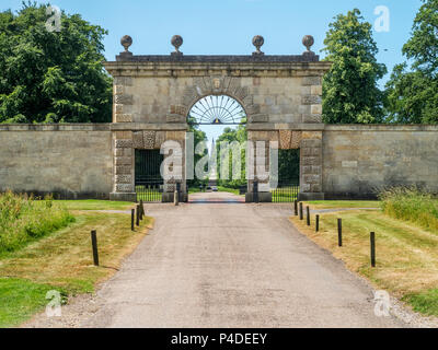 Eingangstor zu Studley Park an Studley Roger in der Nähe von Bedale North Yorkshire England Stockfoto