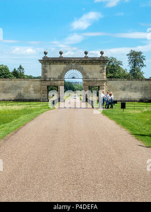 Eingangstor zu Studley Park an Studley Roger in der Nähe von Bedale North Yorkshire England Stockfoto