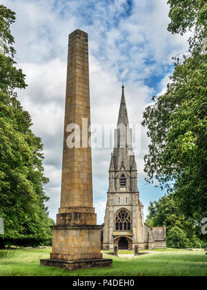 St Marys Kirche und Obelisk an Studley Park Ripon North Yorkshire England Stockfoto