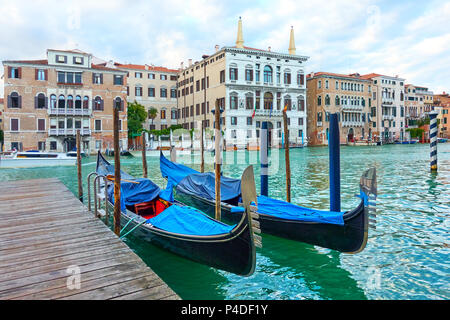 Gondeln auf dem Canal Grande in Venedig, Italien Stockfoto