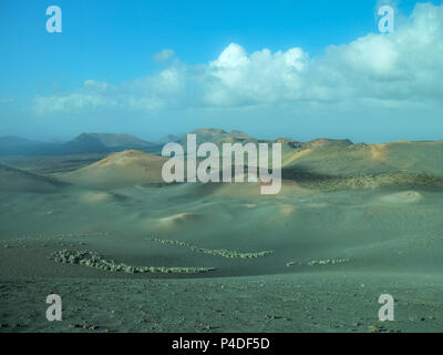 Die vulkanische Landschaft von Lanzarote eine Lunar fühlen und je nach Tageszeit manchmal öde. Das Bild 3 als durch ein hitzeflimmern, ich Stockfoto