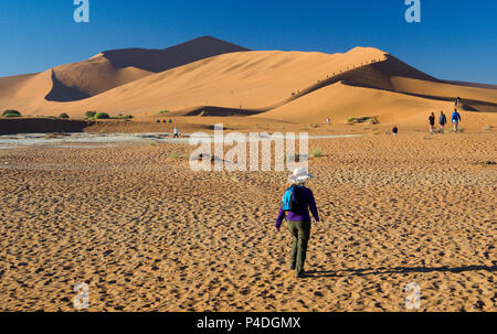 Blick auf Sossusviei Namibia auf der Suche nach Big Daddy Sanddüne Stockfoto