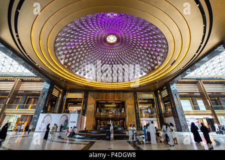 Innenraum der Prestige Mall innerhalb der Avenues Shopping Mall in Kuwait City, Kuwait. Stockfoto