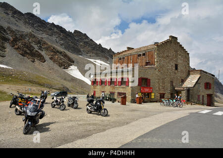 Col de l'Iseran Mountain Pass in Frankreich, die höchsten asphaltierten Pass in den Alpen, Teil der Graian Alps, im Departement Savoie, in der Nähe der Grenze wit Stockfoto