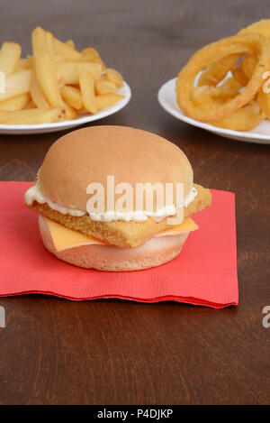 Filet fisch Sandwich auf rot Serviette Stockfoto