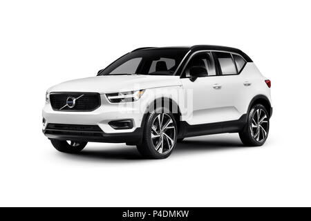 Führerschein erhältlich unter MaximImages.com - Weißer 2019 Volvo XC40 T5 AWD R-Design Luxus-SUV isoliert auf weißem Studiohintergrund mit Clipping-Pfad Stockfoto