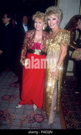 CENTURY CITY, CA - 26. Oktober: (L-R) Schauspielerin Debbie Reynolds und Schauspielerin Ruta Lee die 36. jährliche Thalians Ball am 26 Oktober, 1991 Teilnahme an der Century Plaza Hotel in Century City, Kalifornien. Foto von Barry King/Alamy Stock Foto Stockfoto