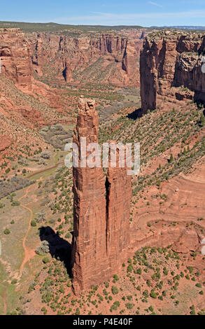 Spider Rock in Canyon de Chelly National Mounument im Arizona Stockfoto