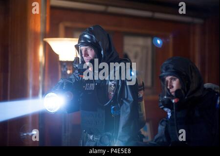 Original Film Titel: DAS LETZTE SCHIFF. Englischer Titel: DAS LETZTE SCHIFF. Jahr: 2014. Stars: Rhona Mitra; Eric Dane. Credit: PLATINUM DUNES/Album Stockfoto