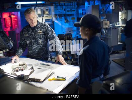 Original Film Titel: DAS LETZTE SCHIFF. Englischer Titel: DAS LETZTE SCHIFF. Jahr: 2014. Stars: ERIC DANE; CHRISTINA ELMORE. Credit: PLATINUM DUNES/Album Stockfoto
