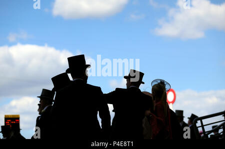 Rennfahrer am dritten Tag von Royal Ascot auf der Rennbahn Ascot. DRÜCKEN SIE VERBANDSFOTO. Bilddatum: Donnerstag, 21. Juni 2018. Siehe PA Story RACING Ascot. Bildnachweis sollte lauten: Nigel French/PA Wire. Stockfoto