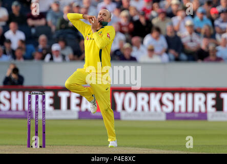 Australiens Nathan Lyon bowling während der eine Tag Länderspiel im Emirates Riverside, Chester-le-Street. Stockfoto