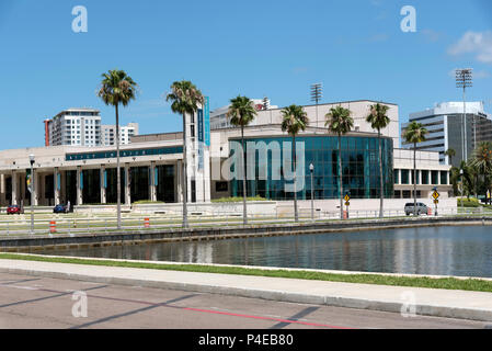 St. Petersburg, Florida, USA. 2018. Die Mahaffey Theater und Duke Energy Center für die Künste. Stockfoto