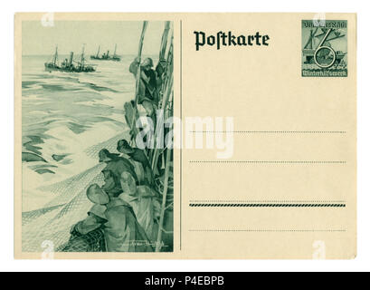 Deutsche Historische Postkarte: 'Winter Relief' Serie Hüften", Fischer auf einem Trawler Netze ins Meer werfen, Ausgabe 1937, Deutschland, Drittes Reich Stockfoto