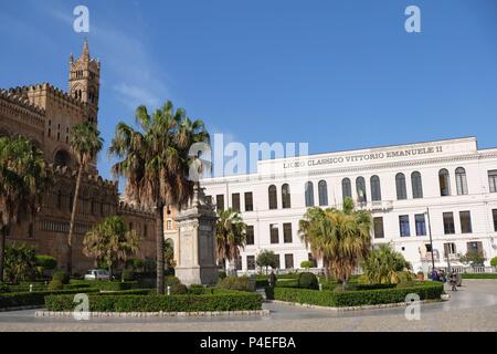 Gymnasium Liceo Classico Vittorio Emanuele II. in Palermo in der Nähe der Kathedrale Kathedrale Maria Santissima Assunta - Sizilien April 2018 | Verwendung weltweit Stockfoto