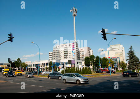 RZESZOW, Polen - 22. Juni 2016: Stadtverkehr auf 'Romana Dmowskiego' Straße Stockfoto