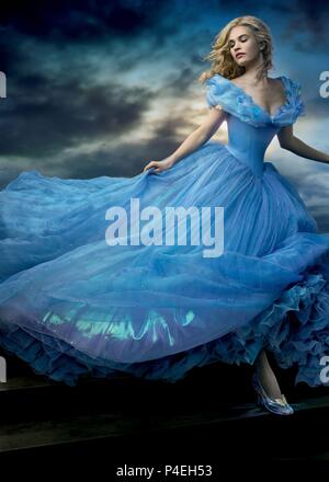 Original Film Titel: Cinderella. Englischer Titel: Cinderella. Regisseur: Kenneth Branagh. Jahr: 2015. Stars: LILY JAMES. Credit: WALT DISNEY PRODUCTIONS/Album Stockfoto