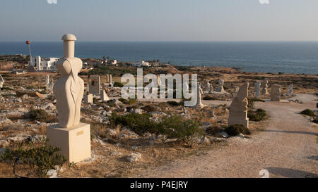 Ayia Napa, Zypern - 14 April 2018: Der berühmte Park mit Skulpturen von verschiedenen Künstlern aus der ganzen Welt in Ayia Napa, Zypern Stockfoto