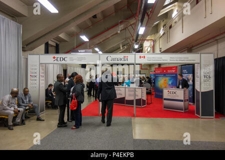 Export Development Canada (EDC) und Handel Commissoners Services Teil der globalen Angelegenheiten Kanada, Regierung von Kanada. Global Petroleum Show, Ansturm Stockfoto