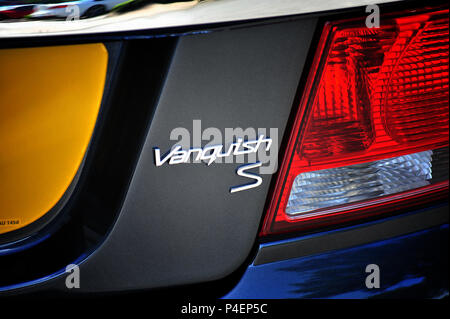 Foto von der Rückseite eines Aston Martin Vanquish S Stockfoto