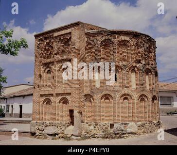 ABSIDE MUDEJAR DE LA ANTIGUA IGLESIA DE LOS MILAGROS - SIGLO XIII. Lage: MORAVITO, Talamanca del Jarama, MADRID, SPANIEN. Stockfoto