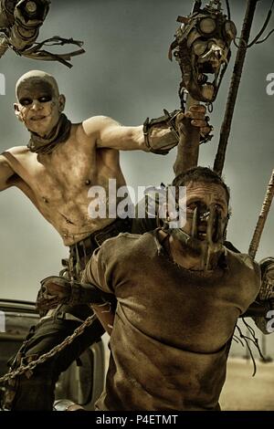 Original Film Titel: MAD MAX: FURY ROAD. Englischer Titel: MAD MAX: FURY ROAD. Regisseur: George Miller. Jahr: 2015. Stars: TOM HARDY; NICHOLAS HOULT. Credit: VILLAGE ROADSHOW/Album Stockfoto