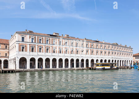 Fabbriche Nuove, Grand Canal, Rialto Mercato, San Polo, Venedig, Venetien, Italien dating von 1554 von Jacopo Sansovino. Architektur der Renaissance. Stockfoto