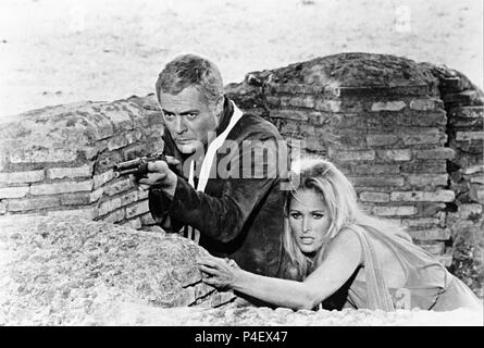 Original Film Titel: LA DECIMA VITTIMA. Englischer Titel: 10 Opfer, die. Regisseur: ELIO PETRI. Jahr: 1965. Stars: Ursula Andress; Marcello Mastroianni. Credit: LES FILMS CONCORDIA/Album Stockfoto